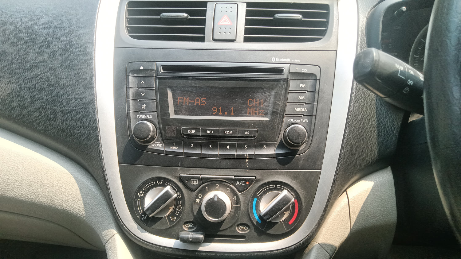 Used 2015 Maruti Suzuki Celerio ZXi Petrol Manual interior MUSIC SYSTEM & AC CONTROL VIEW