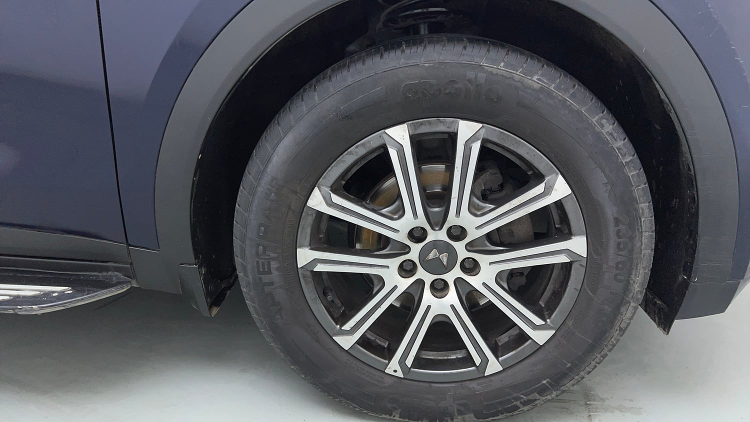 Used 2022 Mahindra XUV700 AX 7 Petrol MT 7 STR Petrol Manual tyres RIGHT FRONT TYRE RIM VIEW