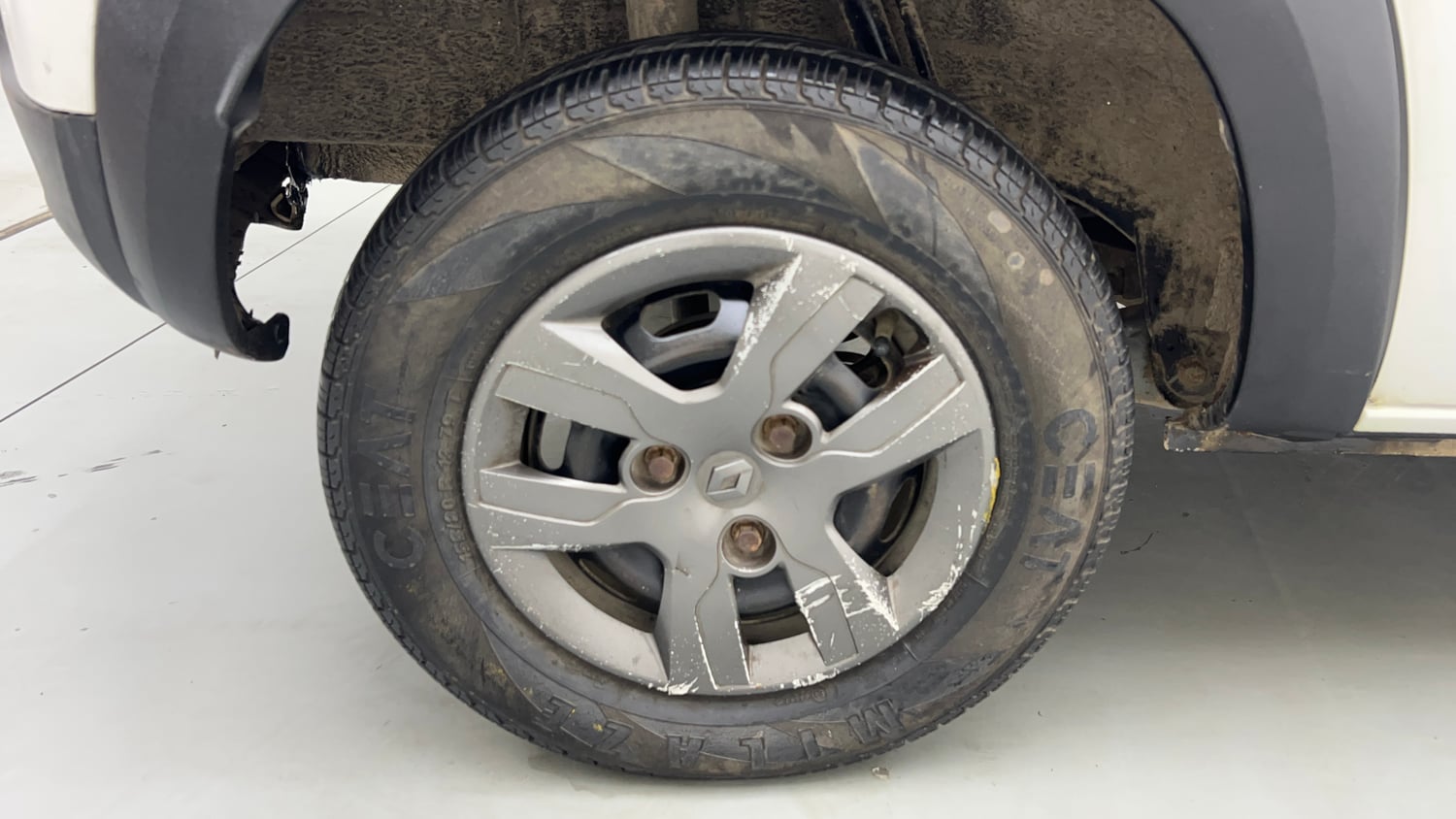Used 2017 Renault Kwid 1.0 RXT Petrol Manual tyres RIGHT REAR TYRE RIM VIEW