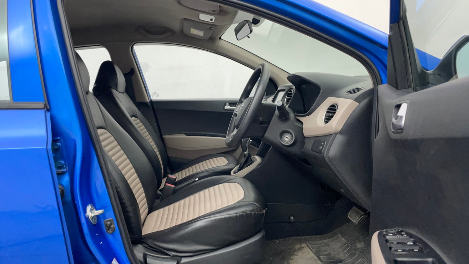 Used 2019 Hyundai Grand i10 Sportz AT 1.2 Kappa VTVT Petrol Automatic interior RIGHT SIDE FRONT DOOR CABIN VIEW