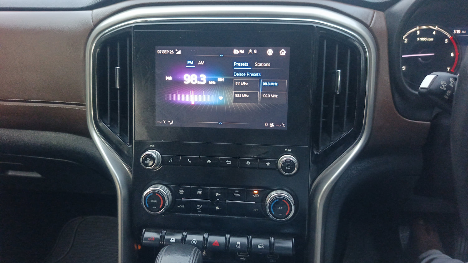 Used 2022 Mahindra Scorpio N Z8 L Diesel AT 4WD 7 STR Diesel Automatic interior MUSIC SYSTEM & AC CONTROL VIEW