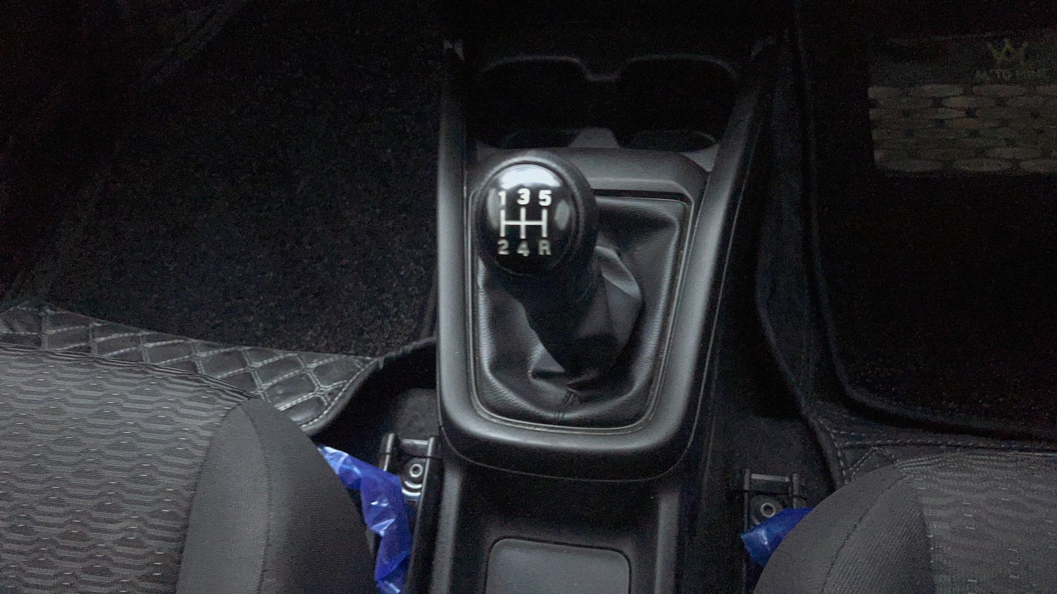 Used 2025 Maruti Suzuki Swift VXi Petrol Manual interior GEAR  KNOB VIEW