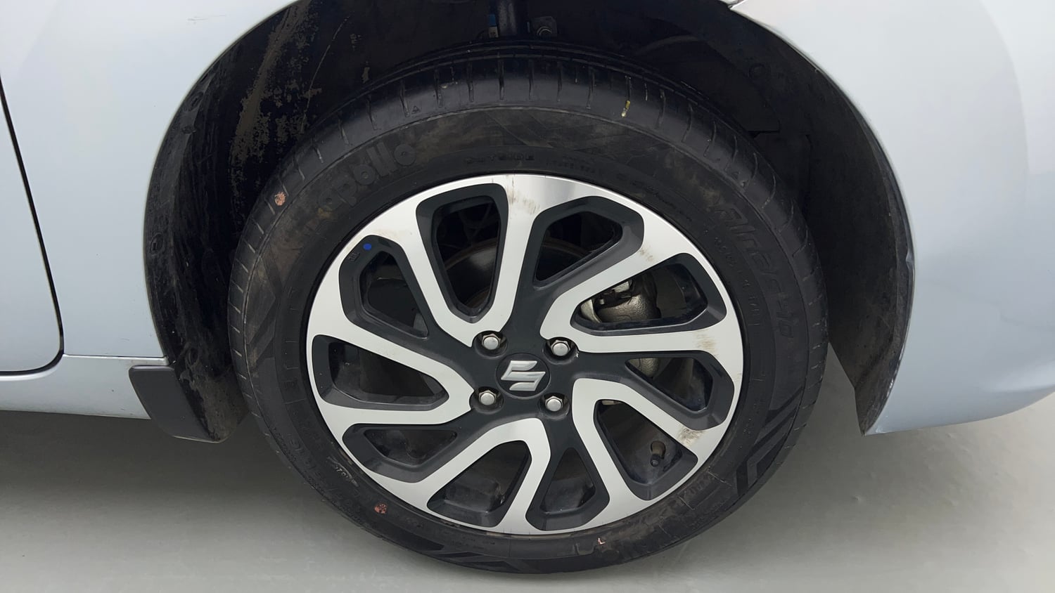 Used 2024 Maruti Suzuki Baleno Alpha MT Petrol Manual tyres RIGHT FRONT TYRE RIM VIEW
