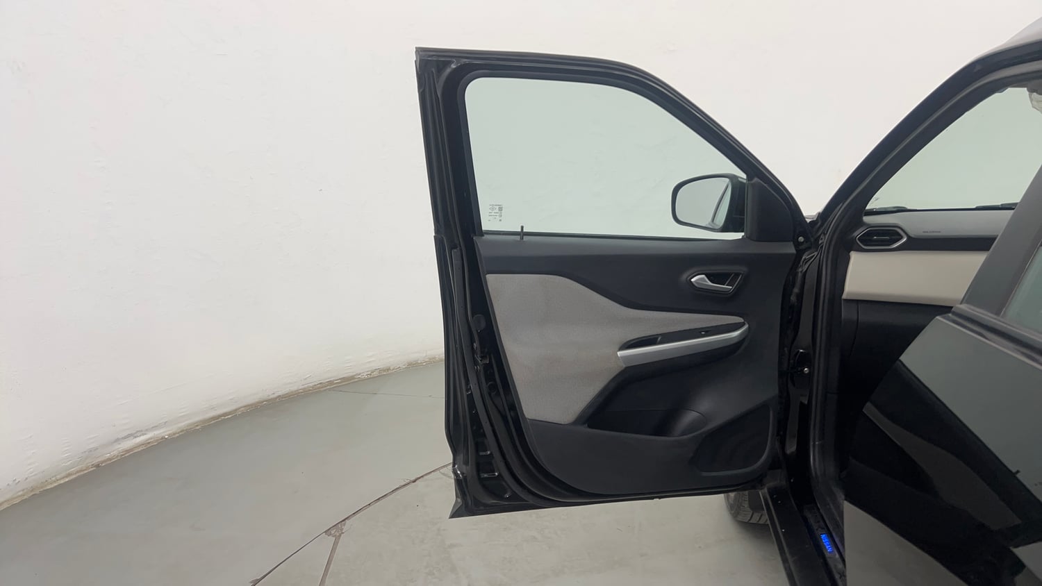 Used 2023 Nissan Magnite XV Petrol Manual interior LEFT FRONT DOOR OPEN VIEW