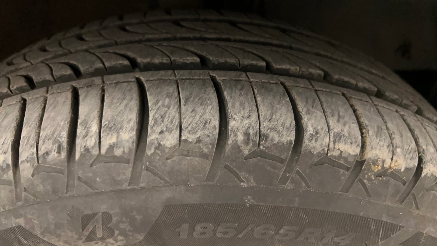 Used 2016 Mahindra KUV100 K4 5 STR Petrol Manual tyres RIGHT FRONT TYRE TREAD VIEW