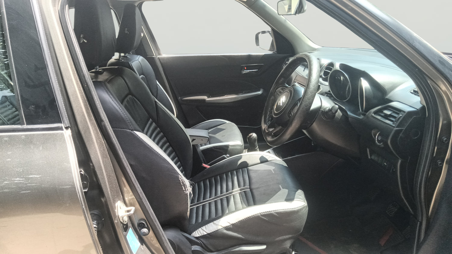Used 2019 Maruti Suzuki Swift ZXi Petrol Manual interior RIGHT SIDE FRONT DOOR CABIN VIEW