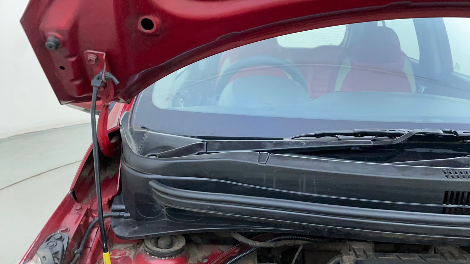 Used 2018 Hyundai Grand i10 Sportz AT 1.2 Kappa VTVT Petrol Automatic engine ENGINE RIGHT SIDE HINGE & APRON VIEW
