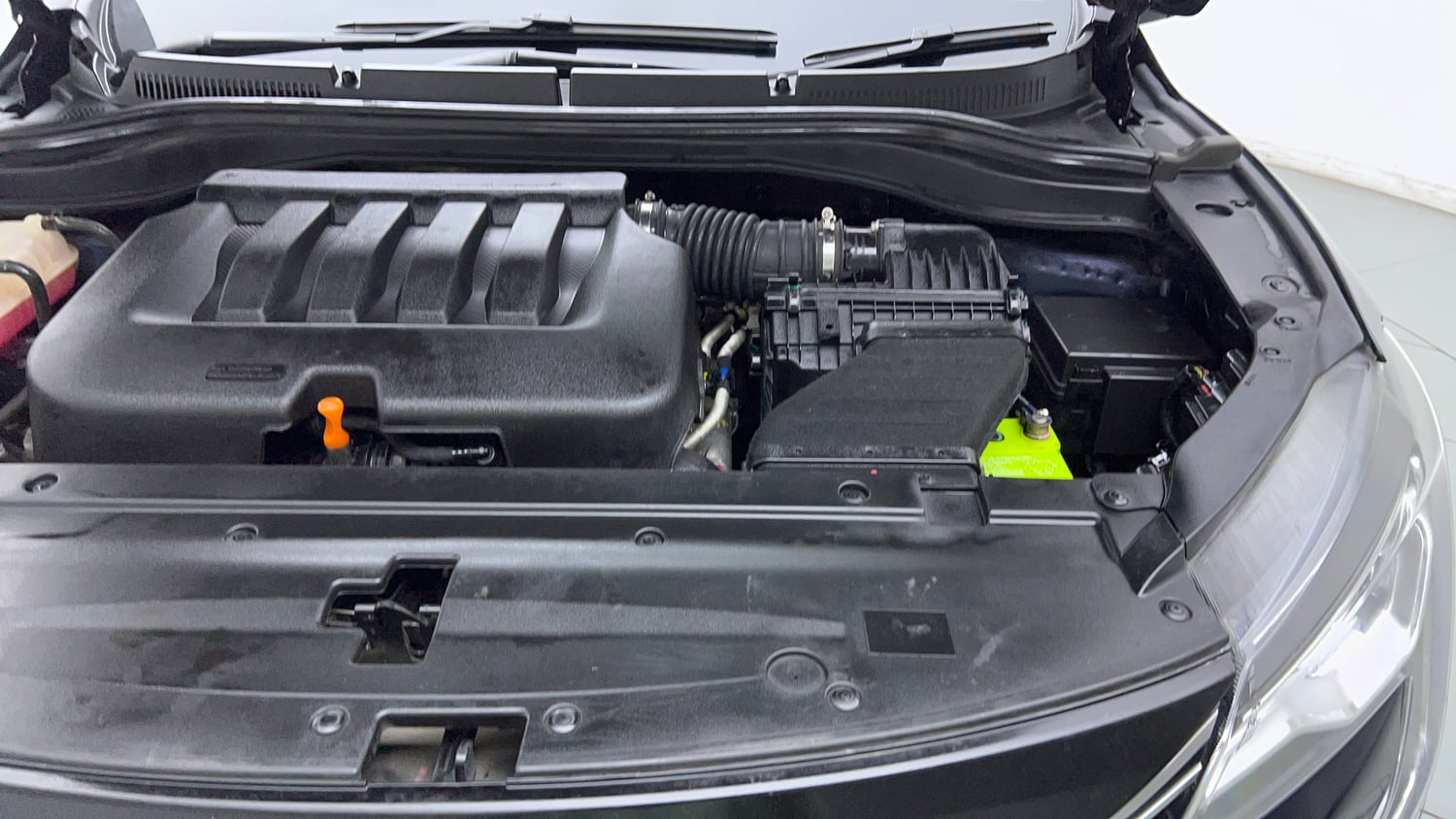Used 2022 Mahindra XUV700 AX 7 Petrol MT 7 STR Petrol Manual engine ENGINE LEFT SIDE VIEW