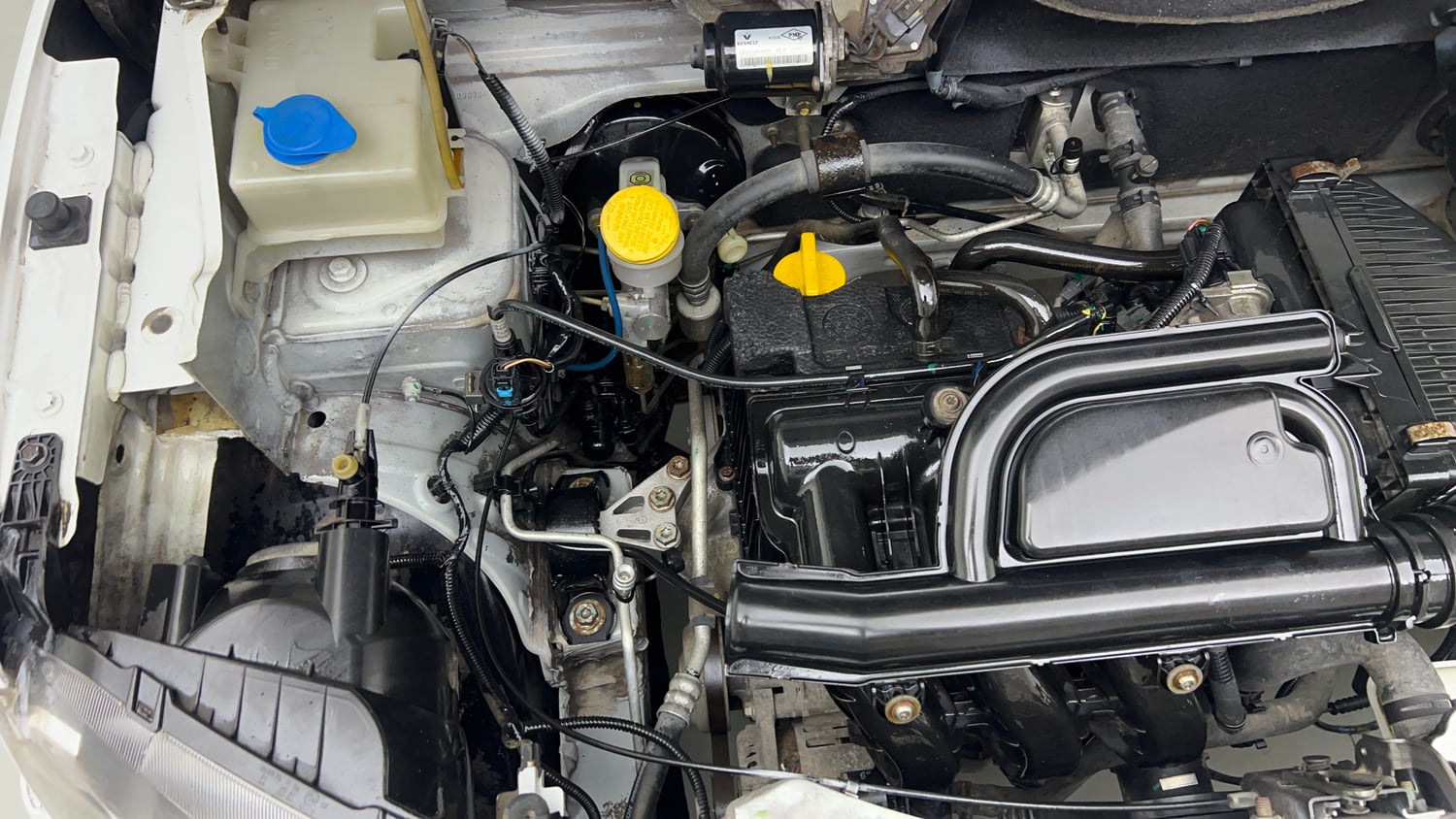 Used 2017 Renault Kwid 1.0 RXT Petrol Manual engine ENGINE RIGHT SIDE VIEW