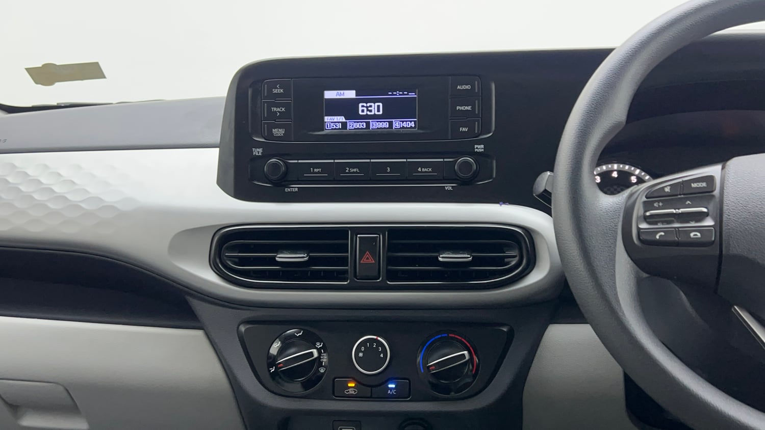 Used 2022 Hyundai Grand i10 Nios Magna 1.2 Kappa VTVT Petrol Manual interior MUSIC SYSTEM & AC CONTROL VIEW