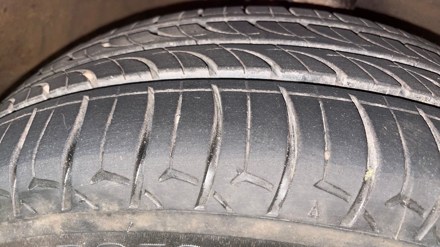Used 2018 Hyundai Grand i10 Sportz AT 1.2 Kappa VTVT Petrol Automatic tyres RIGHT FRONT TYRE TREAD VIEW
