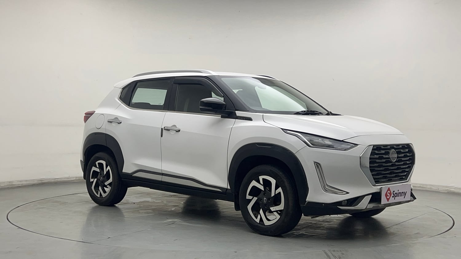Used 2022 Nissan Magnite XV Turbo Petrol Manual exterior RIGHT FRONT CORNER VIEW