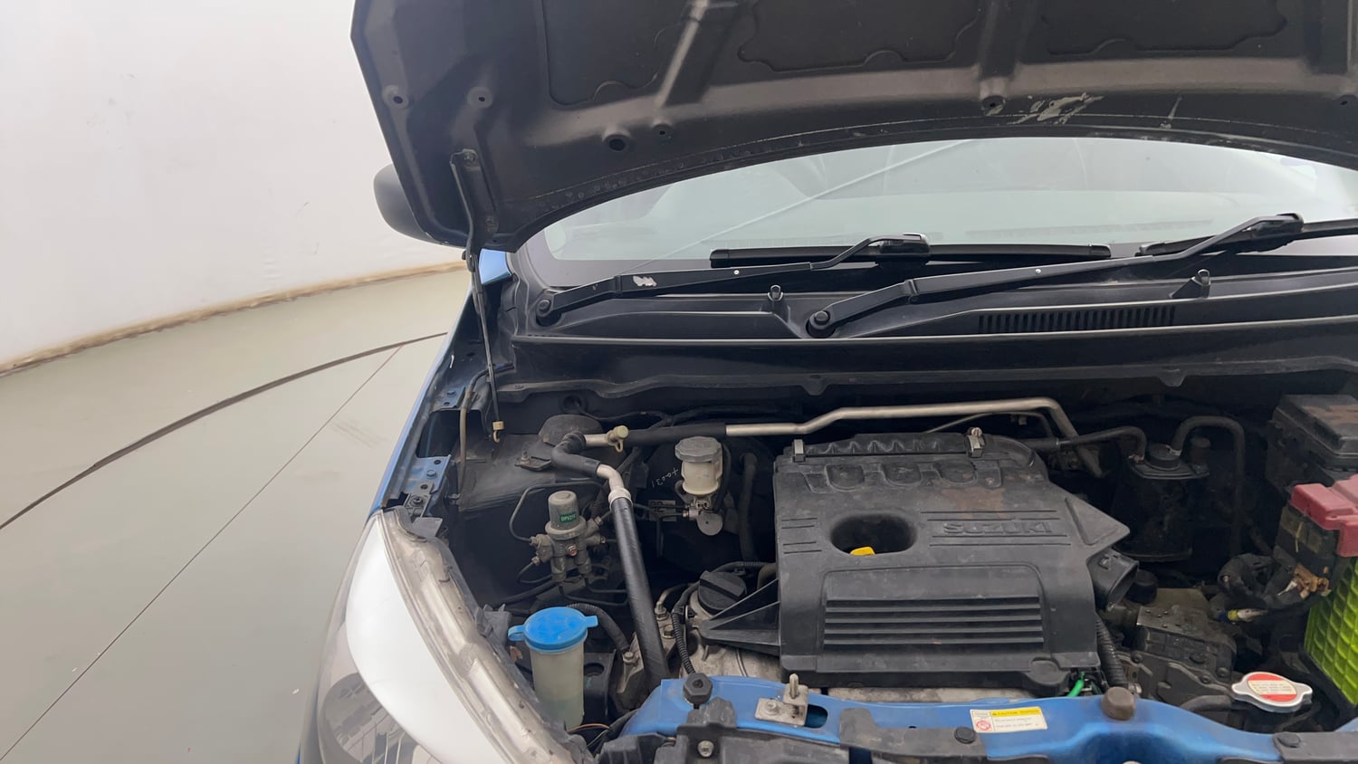 Used 2016 Maruti Suzuki Celerio VXi AMT Petrol Automatic engine ENGINE RIGHT SIDE HINGE & APRON VIEW