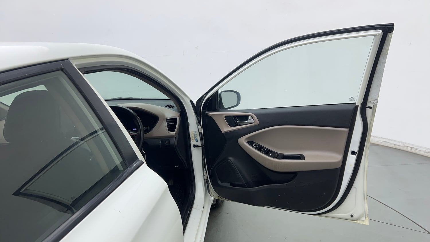 Used 2019 Hyundai Elite i20 Magna Plus 1.2 Petrol Manual interior RIGHT FRONT DOOR OPEN VIEW