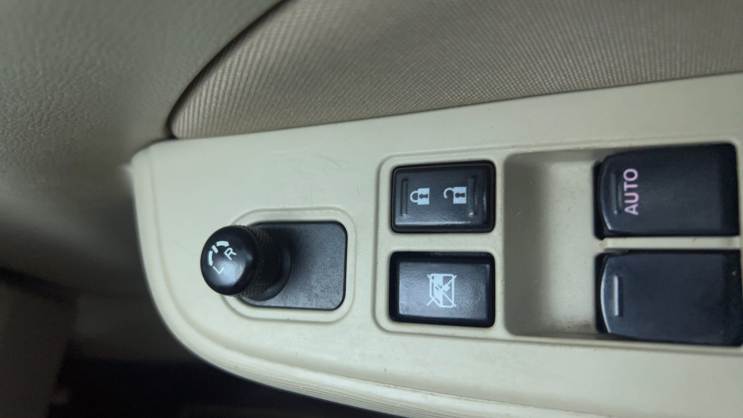 Used 2020 Maruti Suzuki Dzire VXi Petrol Manual top_features Adjustable ORVM