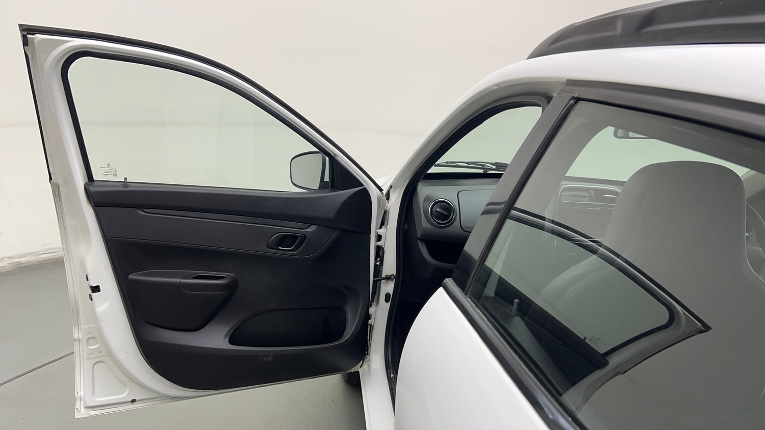 Used 2017 Renault Kwid 1.0 RXT Petrol Manual interior LEFT FRONT DOOR OPEN VIEW