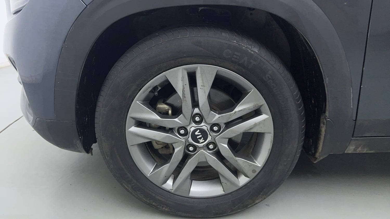 Used 2020 Kia Seltos HTX IVT 1.5 Petrol Automatic tyres LEFT FRONT TYRE RIM VIEW