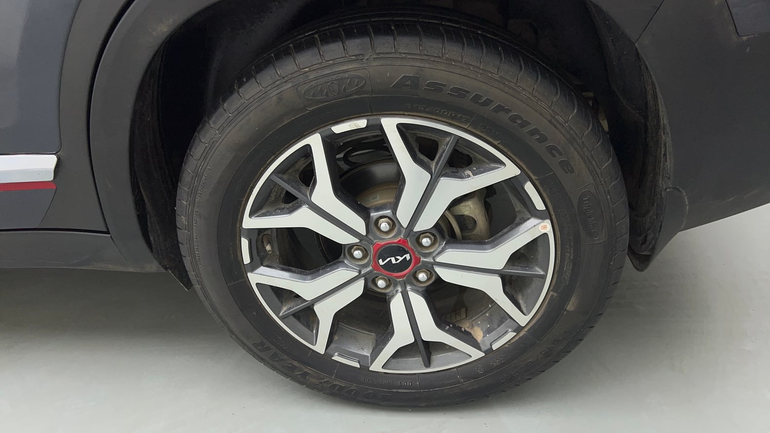 Used 2023 Kia Seltos GTX Plus 1.4 DCT Petrol Automatic tyres LEFT REAR TYRE RIM VIEW