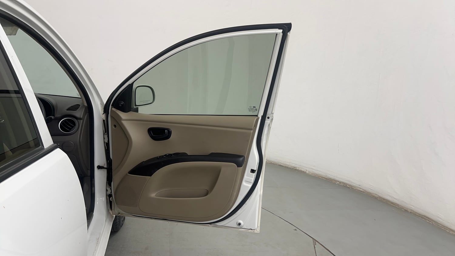 Used 2015 Hyundai i10 Magna 1.1 iRDE2 Petrol Manual interior RIGHT FRONT DOOR OPEN VIEW
