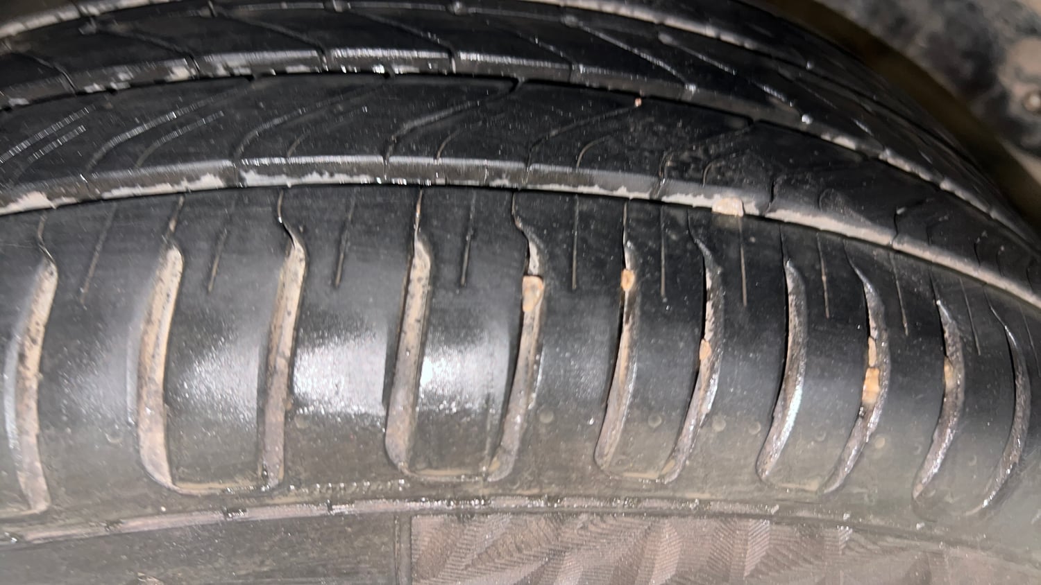 Used 2016 Maruti Suzuki S-Cross Zeta 1.3 Diesel Manual tyres LEFT REAR TYRE TREAD VIEW