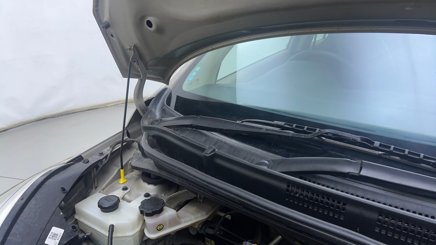 Used 2019 Hyundai Santro Sportz AMT Petrol Automatic engine ENGINE RIGHT SIDE HINGE & APRON VIEW