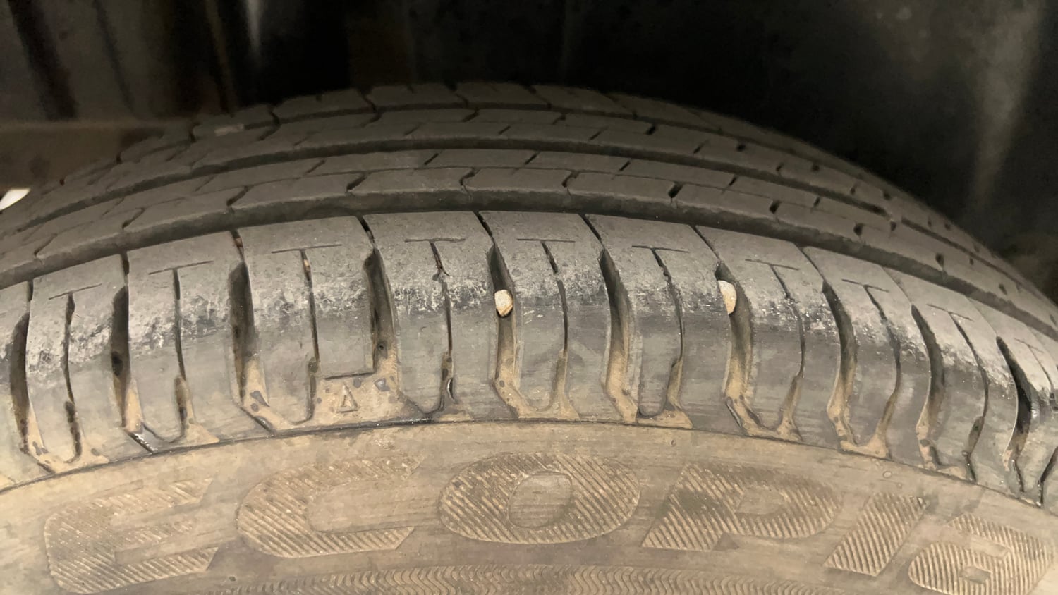 Used 2014 Maruti Suzuki Swift VXi Petrol Manual tyres RIGHT REAR TYRE TREAD VIEW