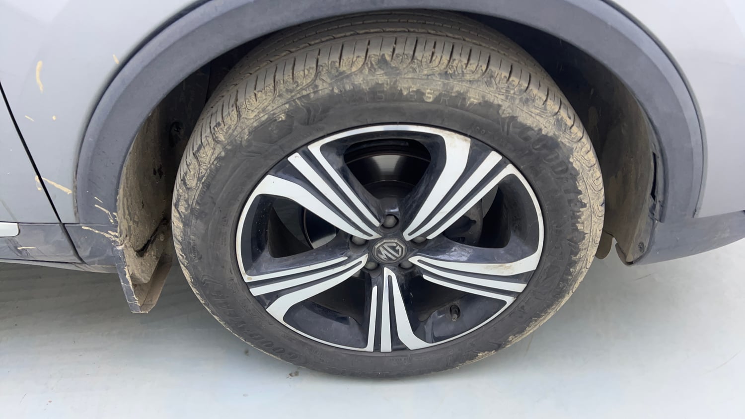 Used 2023 MG Motors Astor Sharp 1.5 CVT Old Generation Petrol Automatic tyres RIGHT FRONT TYRE RIM VIEW