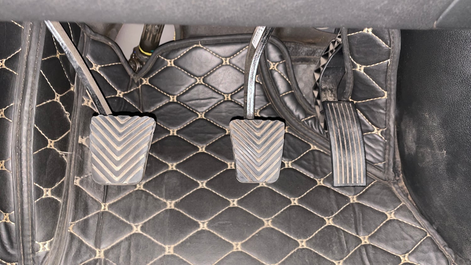 Used 2022 Hyundai Venue SX 1.0 Turbo Petrol Manual interior PEDALS VIEW