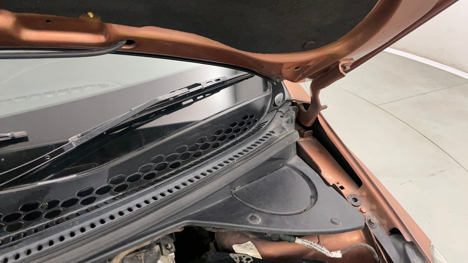 Used 2018 Tata Tigor Revotron XZ (O) Petrol Manual engine ENGINE LEFT SIDE HINGE & APRON VIEW