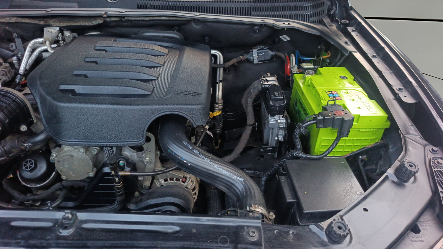 Used 2022 Mahindra Scorpio N Z8 L Diesel AT 4WD 7 STR Diesel Automatic engine ENGINE LEFT SIDE HINGE & APRON VIEW