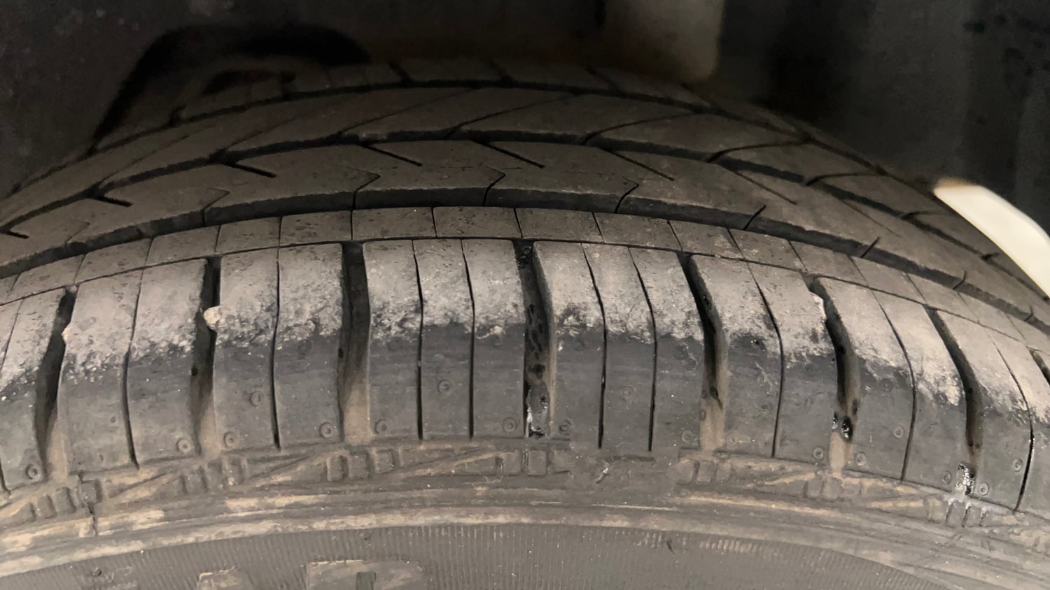 Used 2016 Ford Figo Aspire Titanium 1.2 Ti-VCT Petrol Manual tyres LEFT REAR TYRE TREAD VIEW