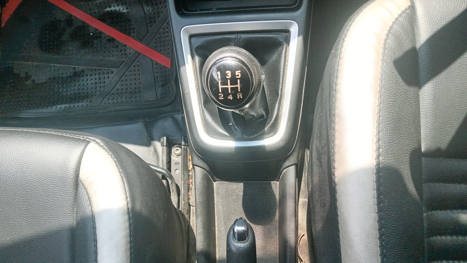 Used 2019 Maruti Suzuki Swift ZXi Petrol Manual interior GEAR  KNOB VIEW