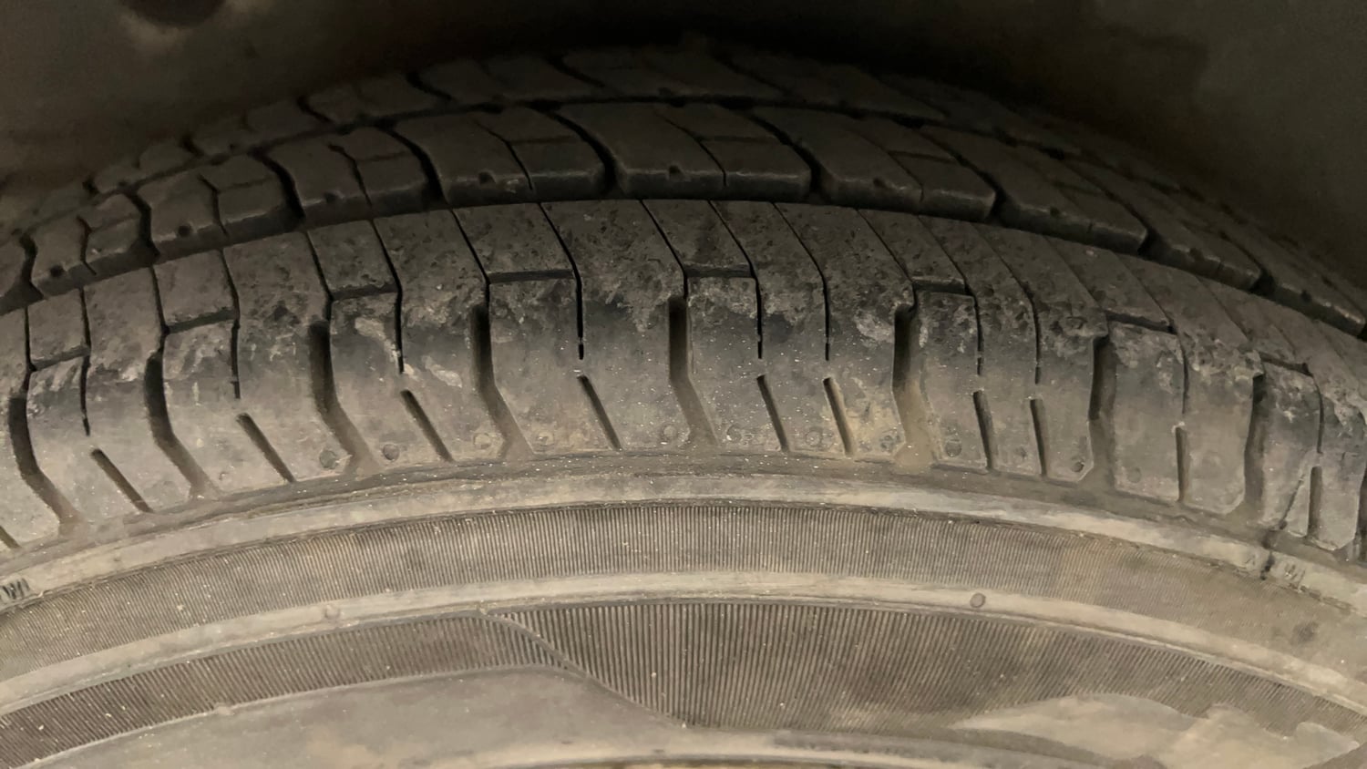 Used 2014 Hyundai i10 Magna 1.1 iRDE2 Petrol Manual tyres RIGHT REAR TYRE TREAD VIEW