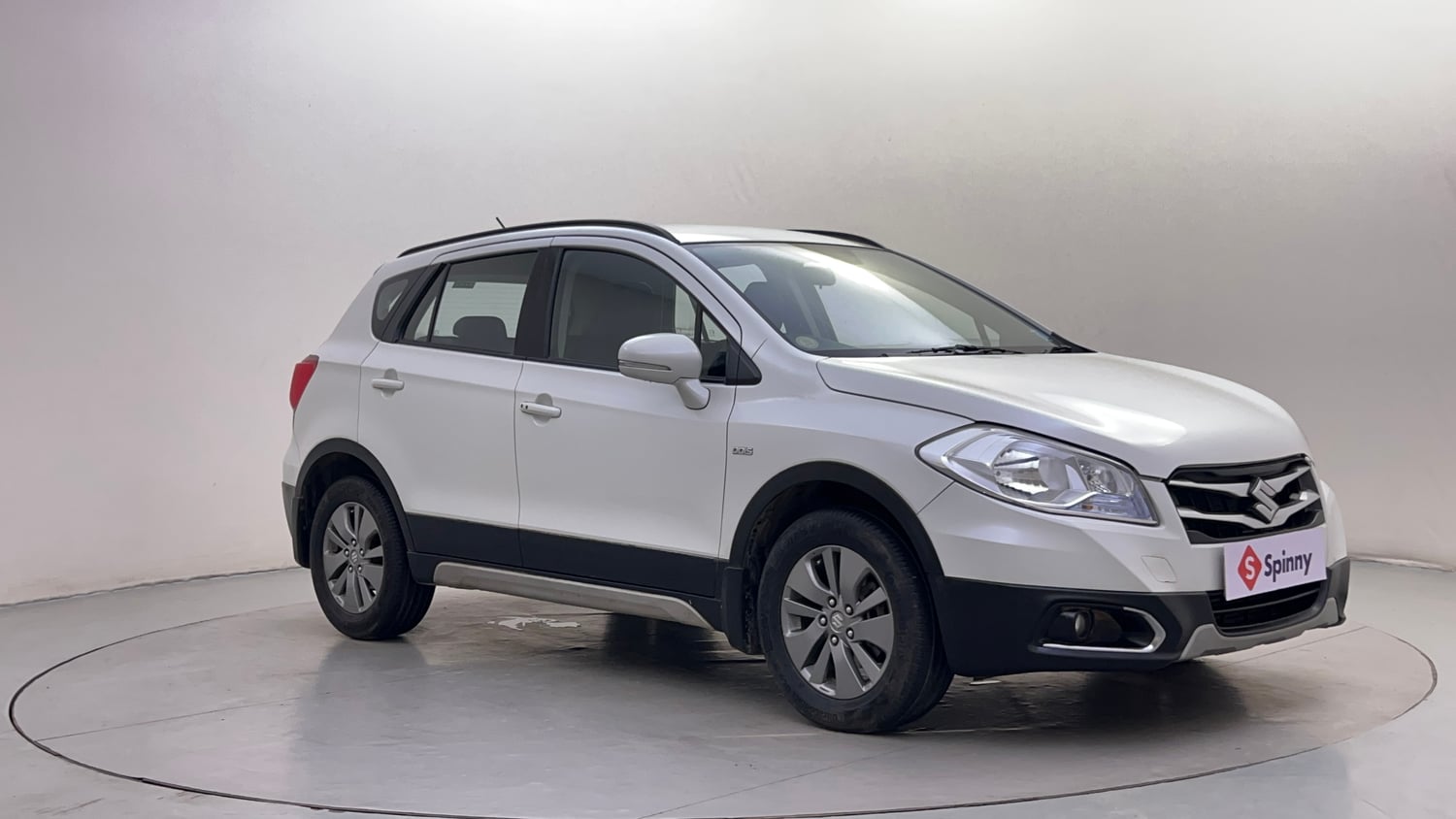 Used 2016 Maruti Suzuki S-Cross Zeta 1.3 Diesel Manual exterior RIGHT FRONT CORNER VIEW