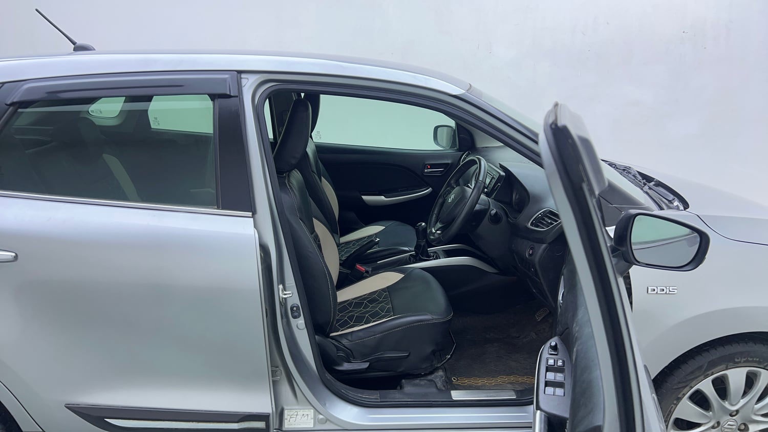 Used 2017 Maruti Suzuki Baleno Zeta 1.3 Diesel Manual interior RIGHT SIDE FRONT DOOR CABIN VIEW