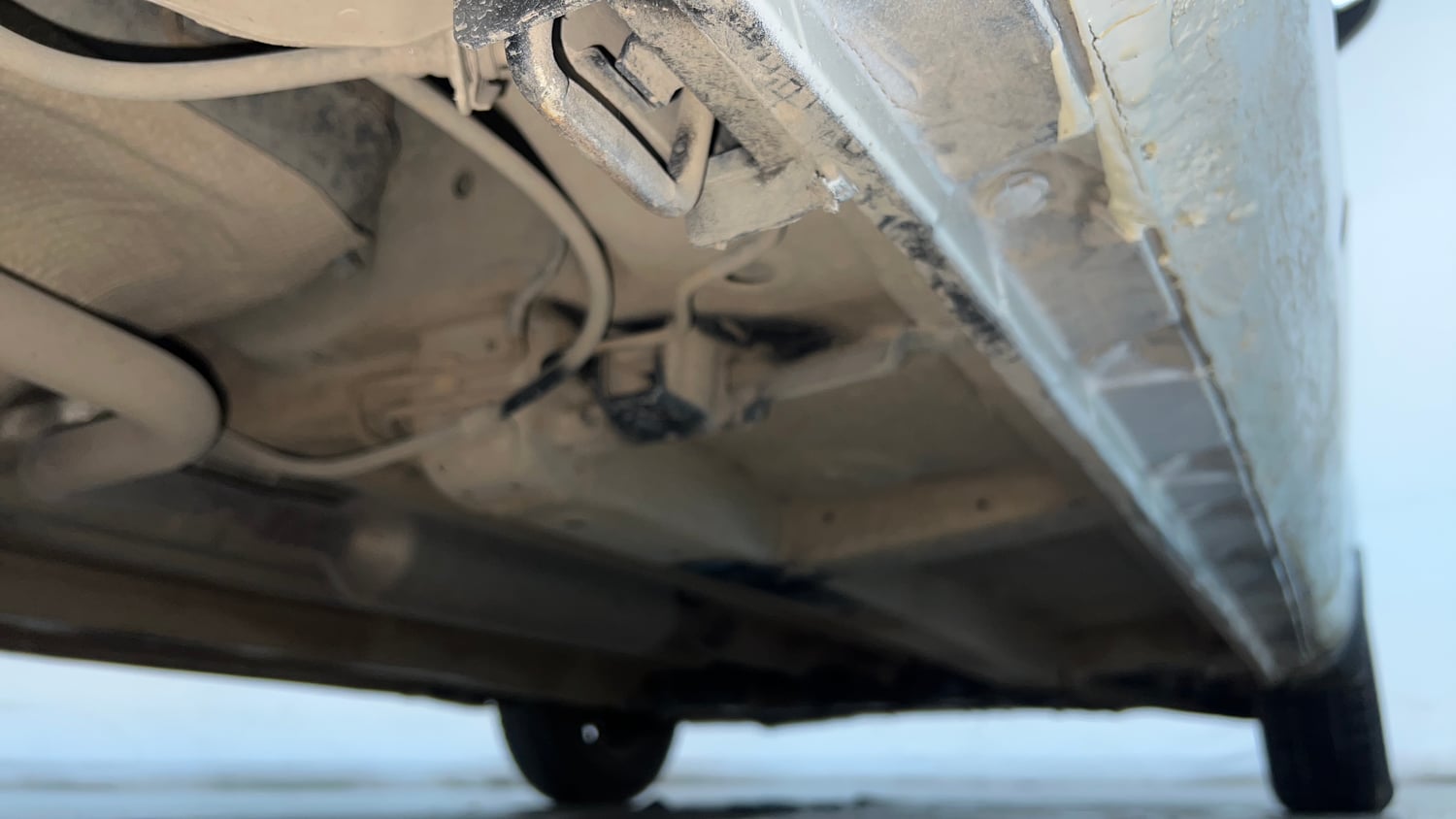 Used 2016 Maruti Suzuki Swift Lxi (O) Petrol Manual extra REAR RIGHT UNDERBODY VIEW
