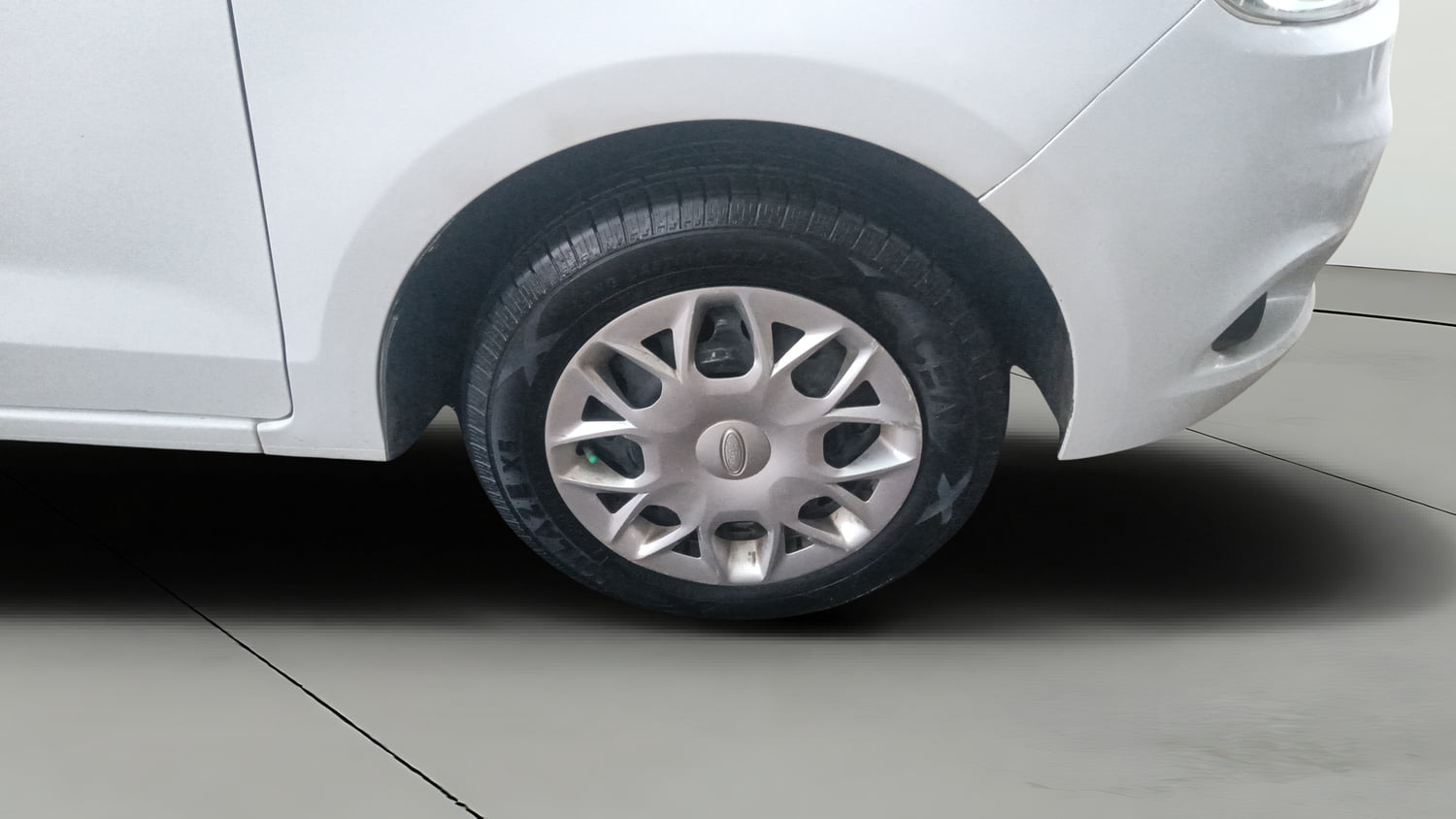 Used 2017 Ford Figo Trend 1.2 Ti-VCT Petrol Manual tyres RIGHT FRONT TYRE RIM VIEW