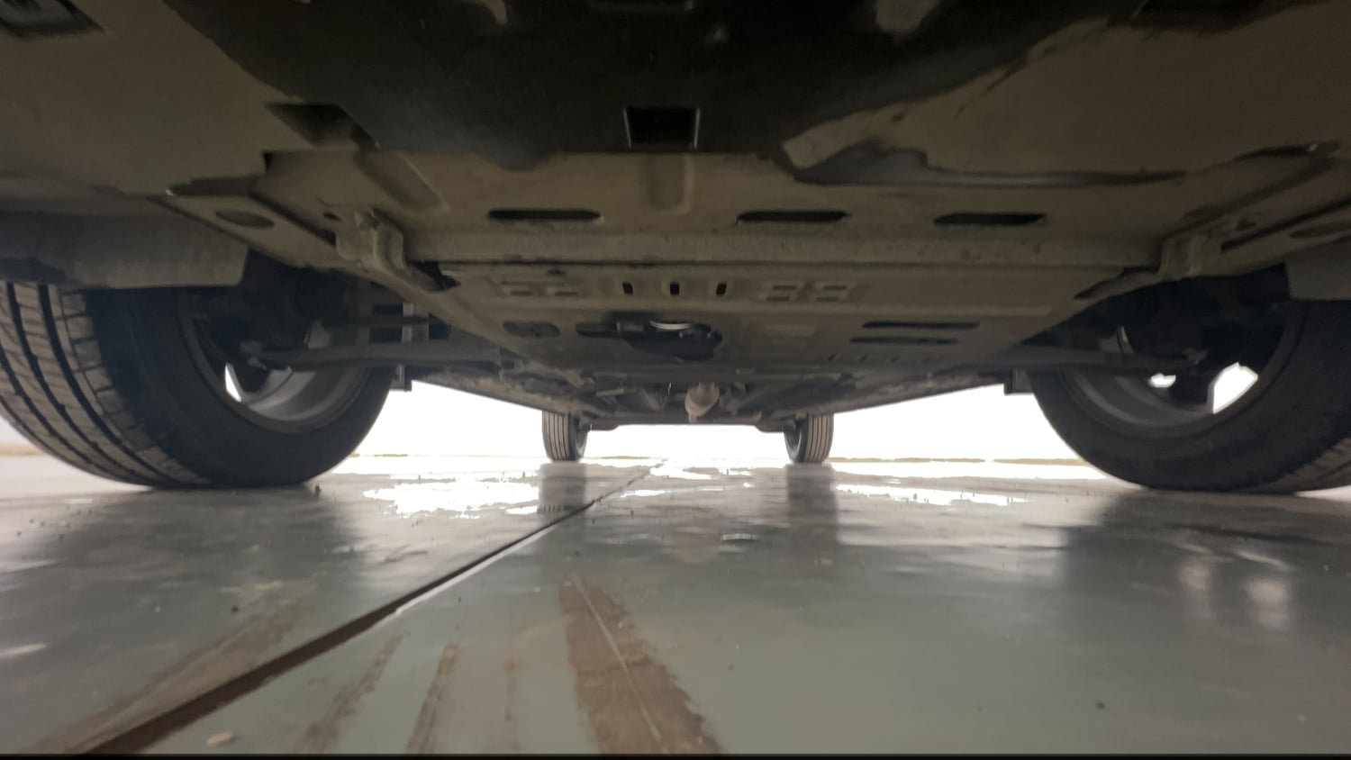 Used 2023 Renault Kiger RXZ AMT Dual Tone Petrol Automatic extra FRONT LEFT UNDERBODY VIEW