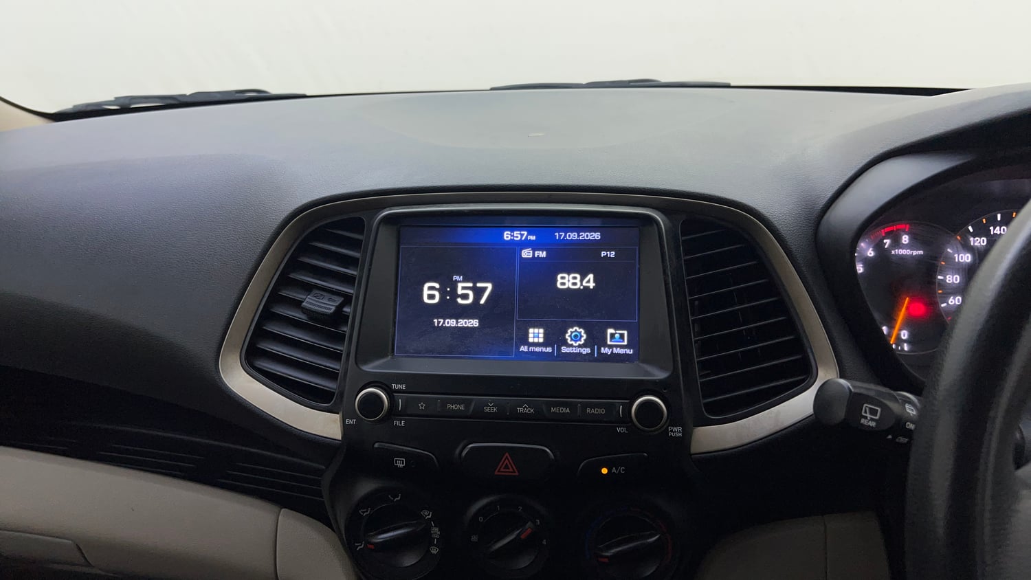 Used 2020 Hyundai Santro Asta Petrol Manual top_features Integrated (in-dash) music system