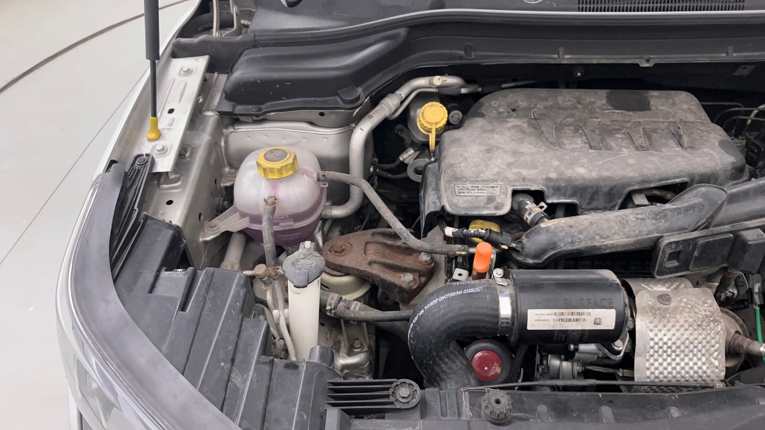 Used 2021 Mahindra XUV 300 W8 (O) 1.2 Petrol Petrol Manual engine ENGINE RIGHT SIDE VIEW