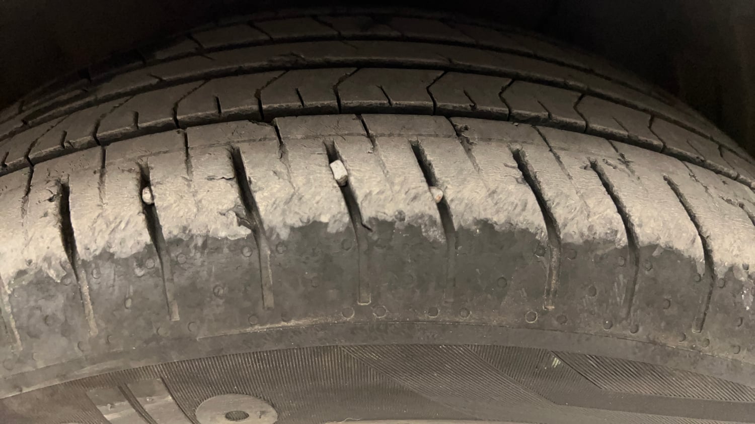 Used 2023 Hyundai Verna SX (O) 1.5 Turbo Petrol MT Petrol Manual tyres RIGHT FRONT TYRE TREAD VIEW