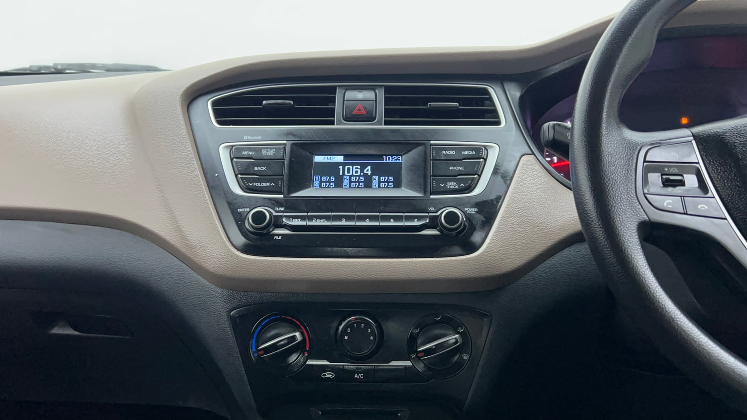 Used 2019 Hyundai Elite i20 Magna Plus 1.2 Petrol Manual interior MUSIC SYSTEM & AC CONTROL VIEW