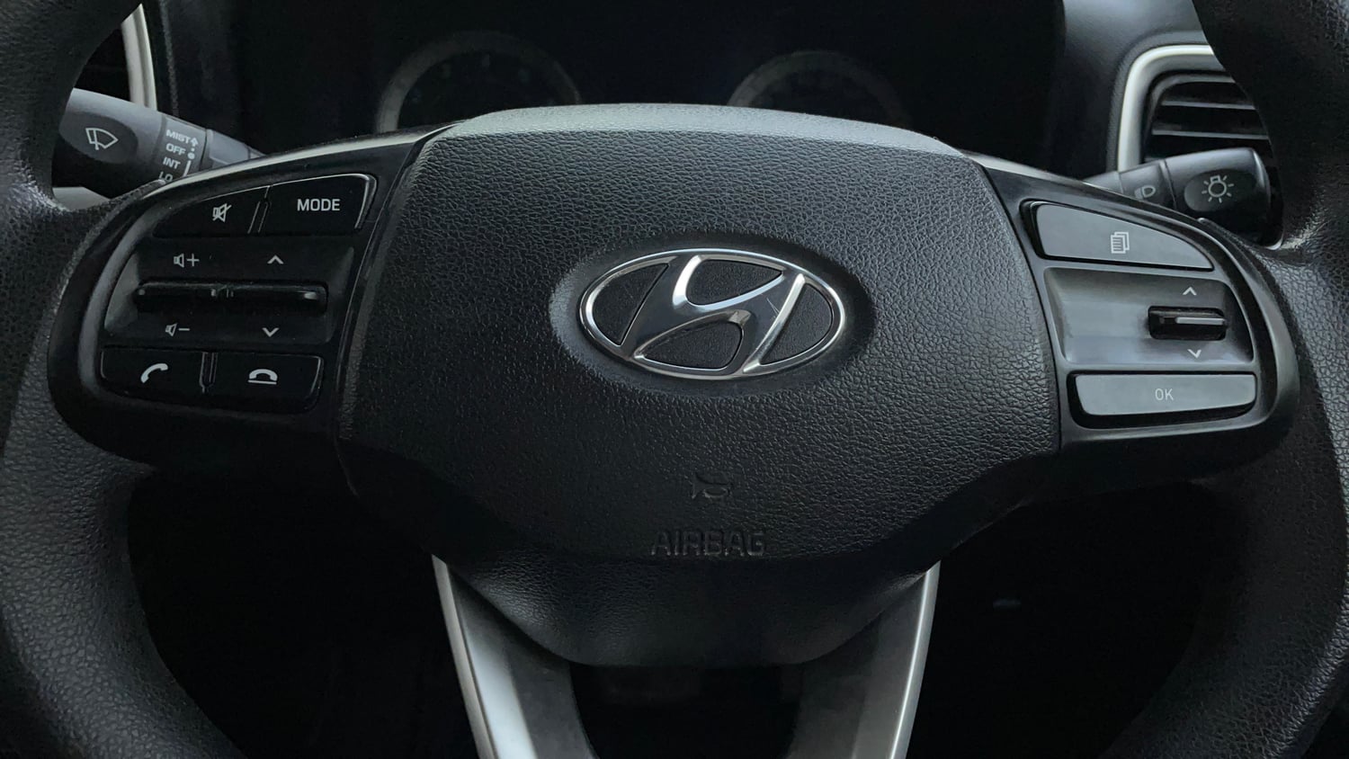 Used 2019 hyundai Venue S 1.0 AT Turbo Petrol Petrol Automatic top_features Airbags