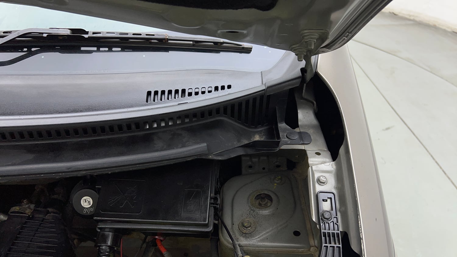 Used 2018 Datsun Redi-GO A Petrol Manual engine ENGINE LEFT SIDE HINGE & APRON VIEW