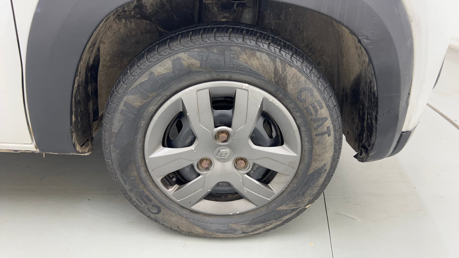 Used 2017 Renault Kwid 1.0 RXT Petrol Manual tyres RIGHT FRONT TYRE RIM VIEW