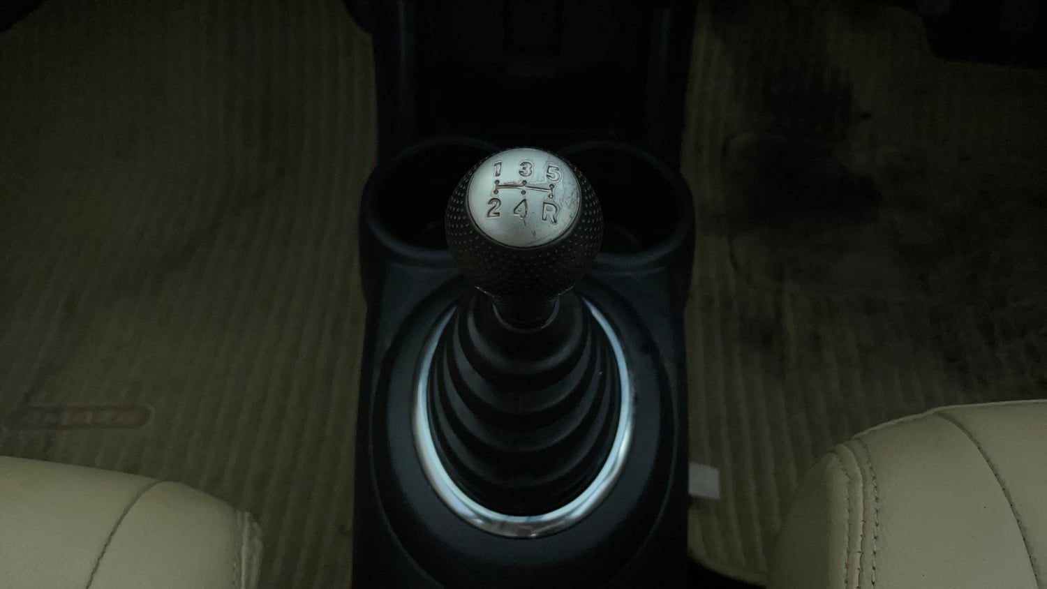 Used 2014 Honda Amaze 1.5 S i-DTEC Diesel Manual interior GEAR  KNOB VIEW