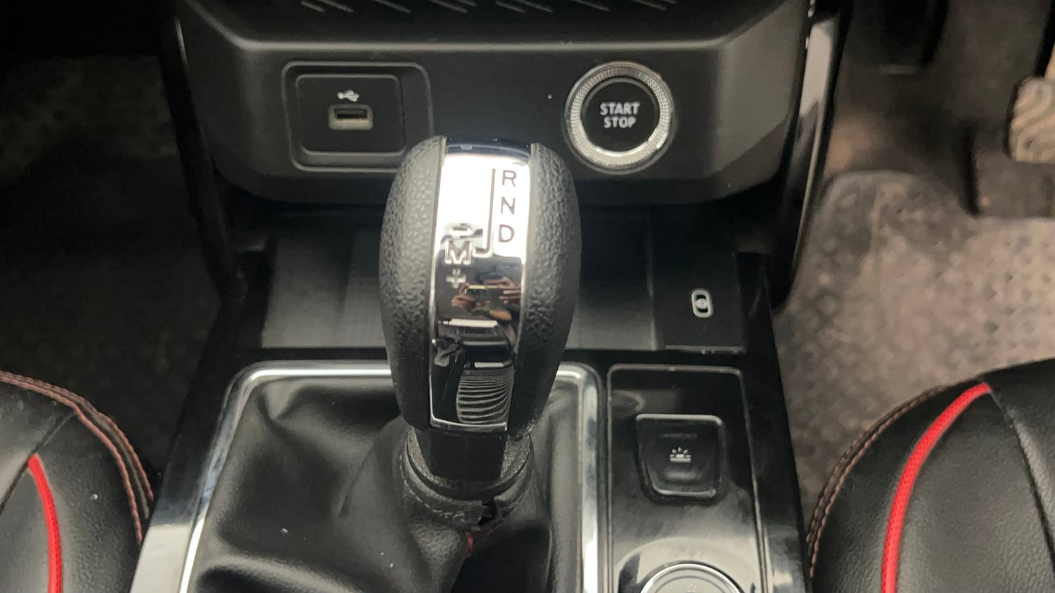 Used 2023 Renault Kiger RXZ AMT Dual Tone Petrol Automatic interior GEAR  KNOB VIEW