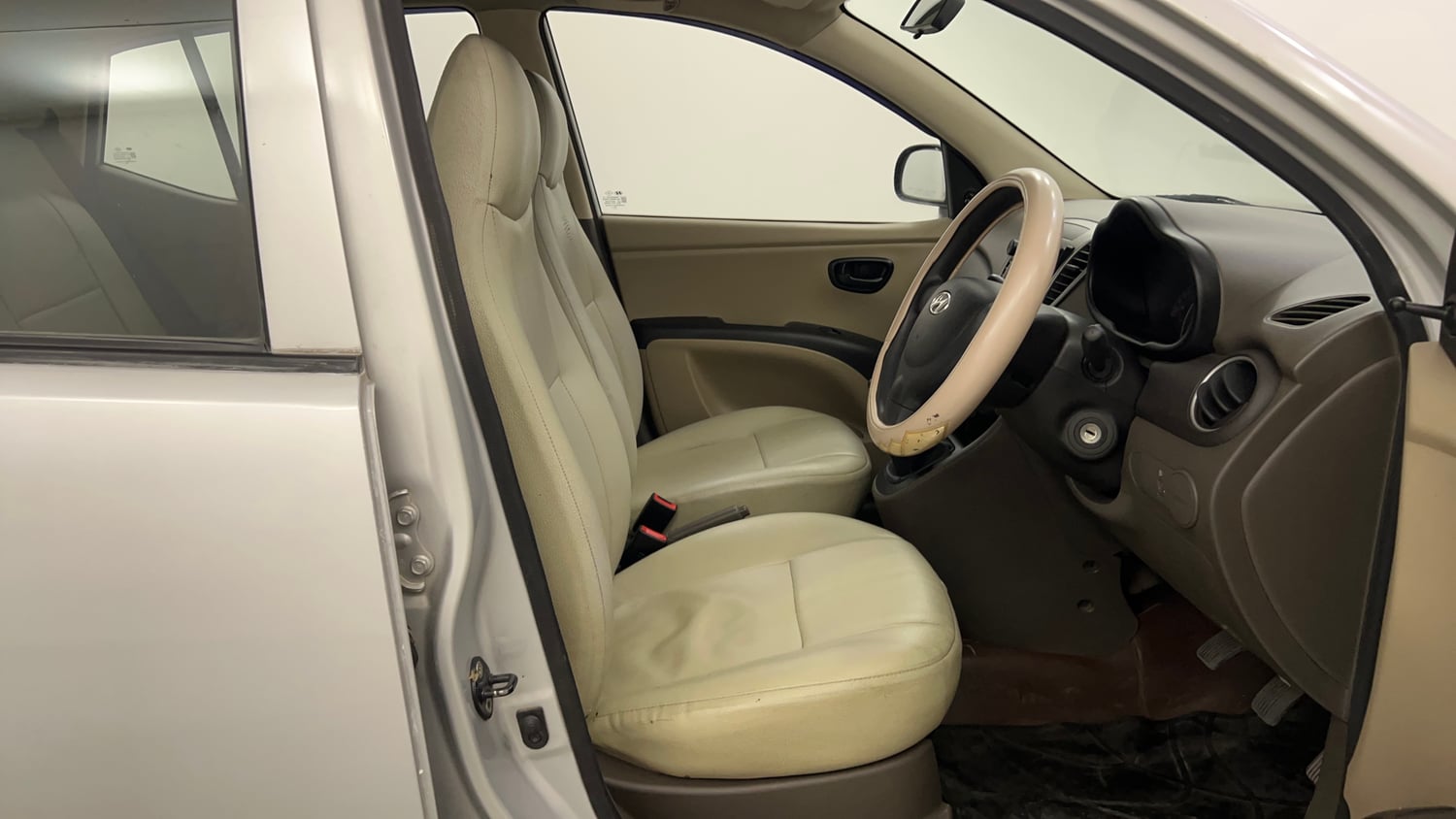 Used 2014 Hyundai i10 Magna 1.1 iRDE2 Petrol Manual interior RIGHT SIDE FRONT DOOR CABIN VIEW