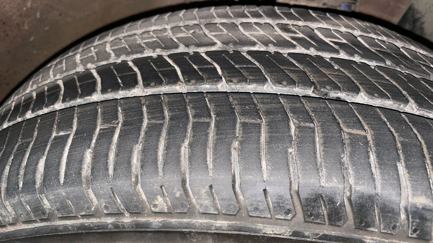 Used 2019 hyundai Venue S 1.0 AT Turbo Petrol Petrol Automatic tyres RIGHT FRONT TYRE TREAD VIEW