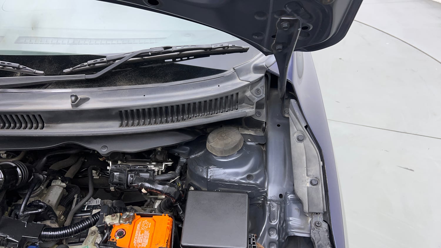 Used 2022 Toyota Glanza V AMT Petrol Automatic engine ENGINE LEFT SIDE HINGE & APRON VIEW